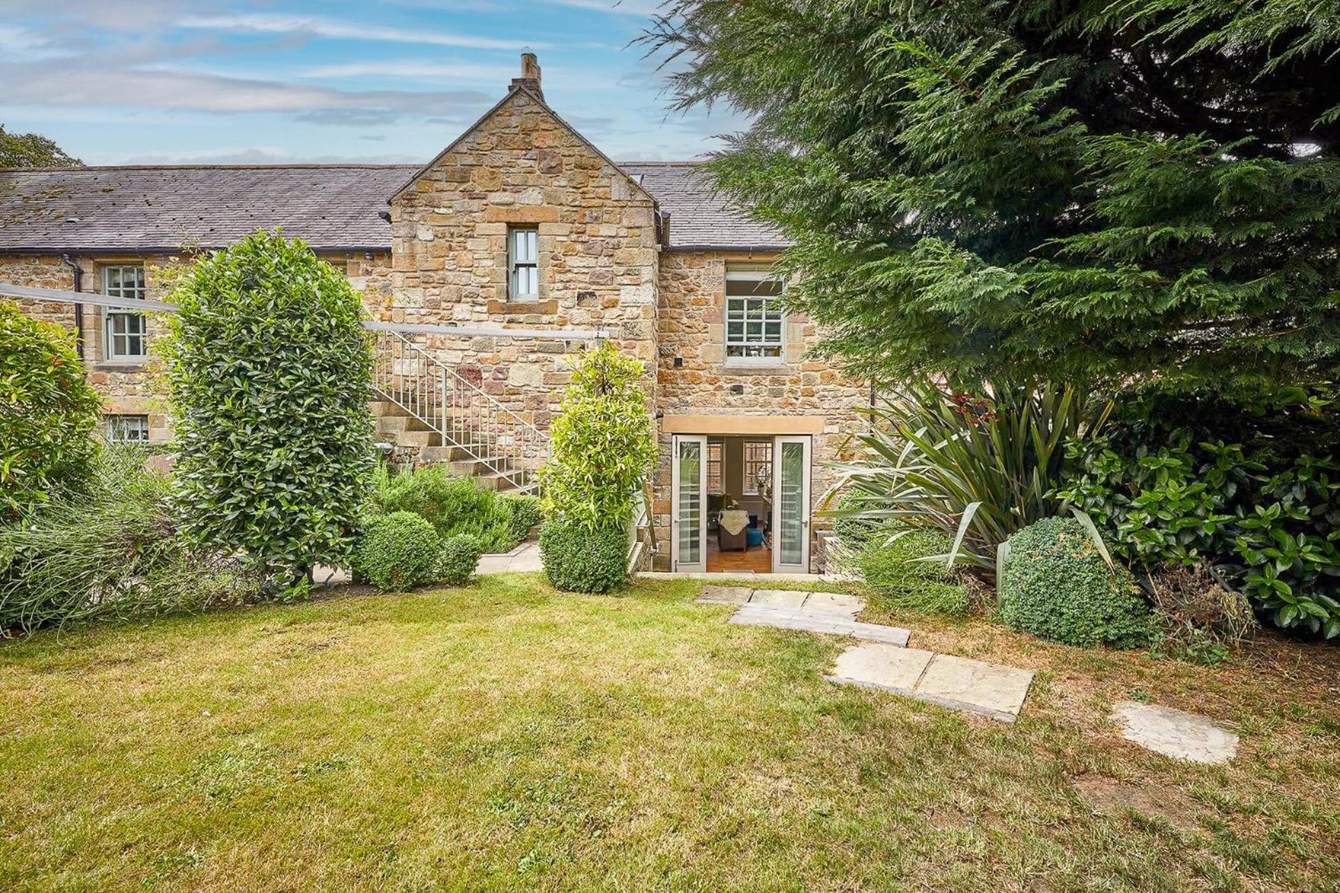 Spence Lodge: Beautiful 2-Bedroom Stone Cottage อัลน์มัธ ภายนอก รูปภาพ